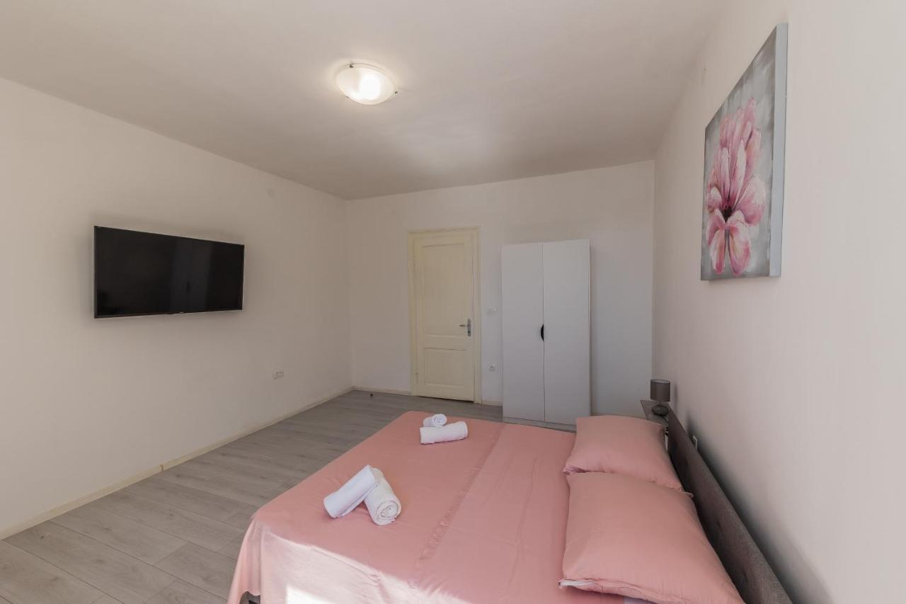 Seafront Apartments Karlo คาชเตลา ภายนอก รูปภาพ