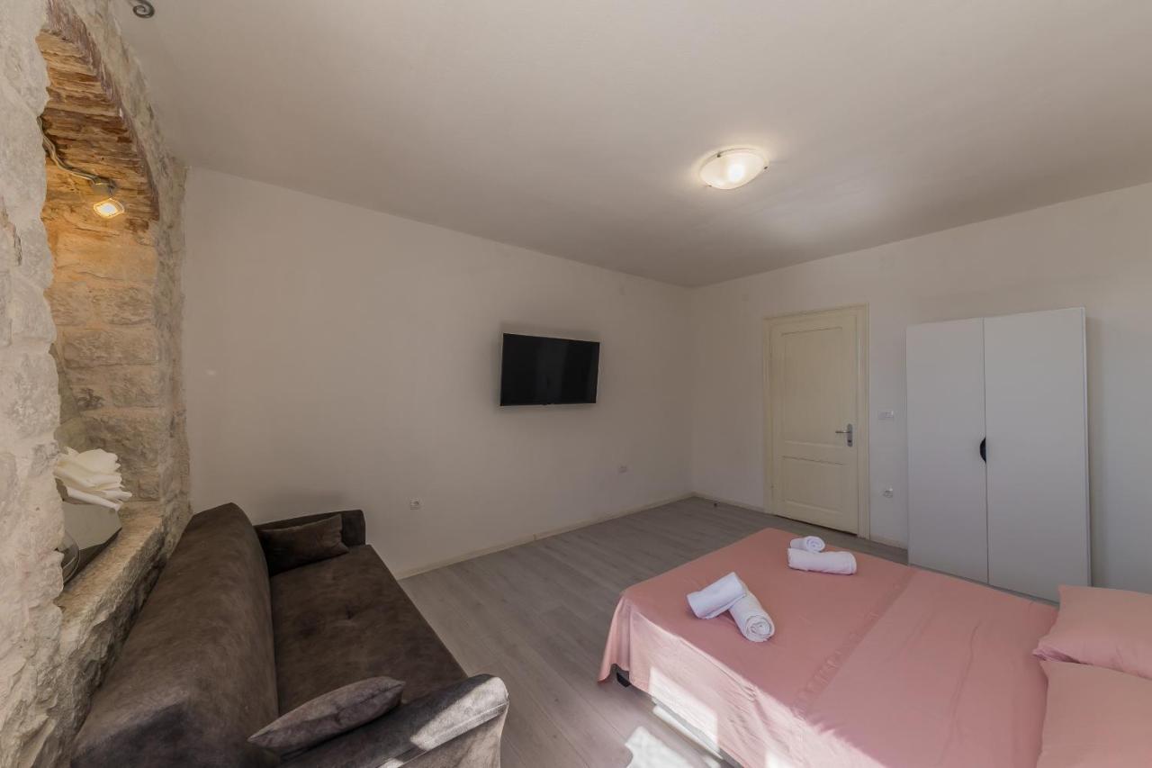 Seafront Apartments Karlo คาชเตลา ภายนอก รูปภาพ