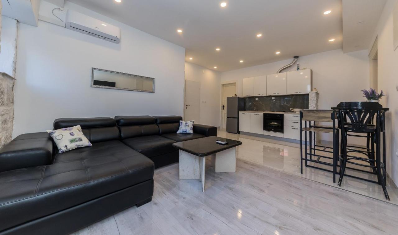 Seafront Apartments Karlo คาชเตลา ภายนอก รูปภาพ